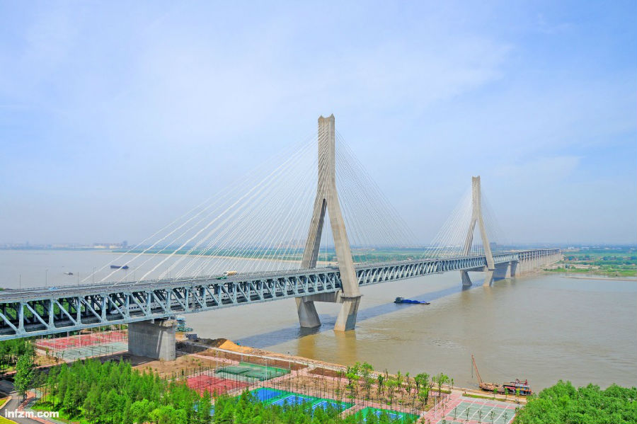 京廣高鐵長(zhǎng)沙-衡陽(yáng)工程使用飛鴿牌葫蘆